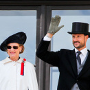 The Queen and Crown Prince Haakon on the Palace Balcony (Photo: Fredrik Varfjell / NTB scanpix)